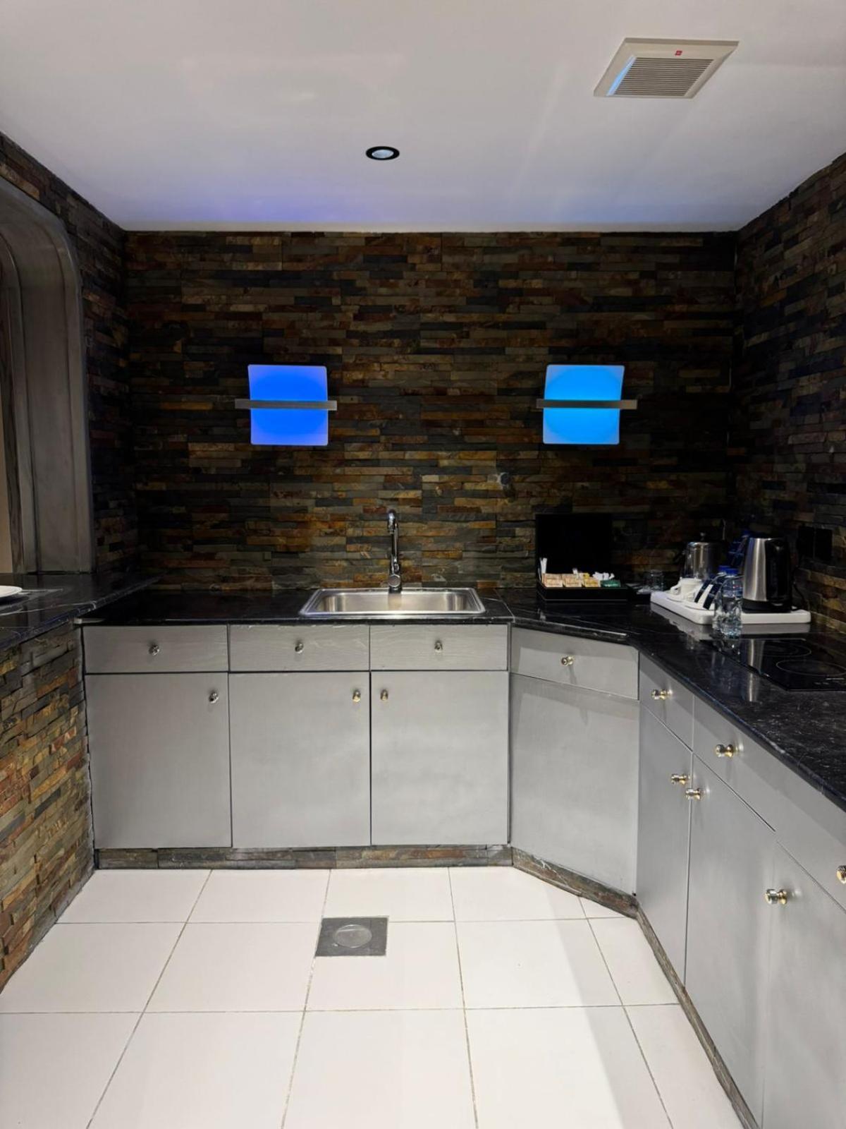 Hotel Continent Al Waha 4*